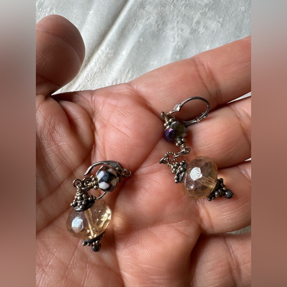 Elegant Beaded Necklace and earrings - Picture 4 of 7
